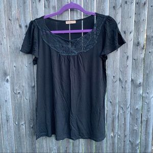 Cha Cha Vente Crochet Lace Detail Neckline Top